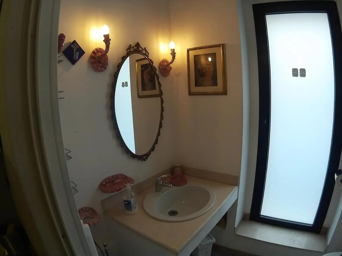 Very Central Apartment, By Shops, Bars, Restaurants Bari Apartament